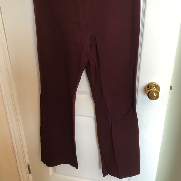 Reitmans Boot Cut Pull On Pant in Burgundy - Picture 2 of 3